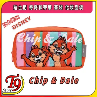 日本進口 Disney (迪士尼) 奇奇和蒂蒂(B) 大號筆袋 化妝品袋以 Chip & Dale 為主題，色彩繽紛的條紋背景配上橙色飾邊、「Chip & Dale」文字，以及中文和日文標籤。.